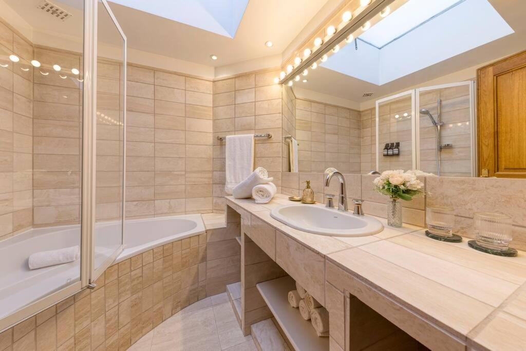 Chic Penthouse Grand-Place บรัสเซลส์ ภายนอก รูปภาพ